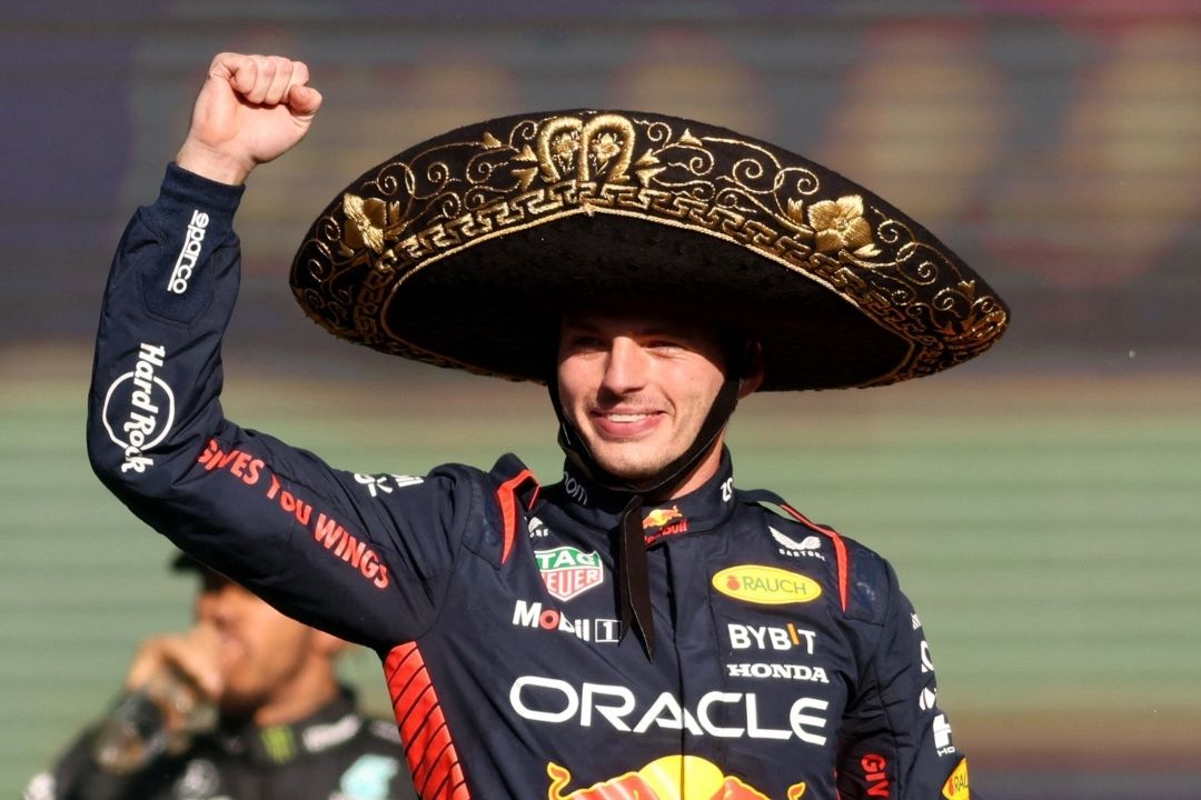 En segundo lugar llegó el multicampeón mundial Lewis Hamilton de Mercedes que se acerca peligrosamente a 'Checo' Pérez de Red Bull en la clasificación general