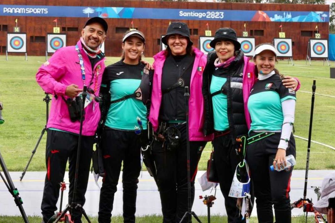 Equipo femenil mexicano de arco recurvo