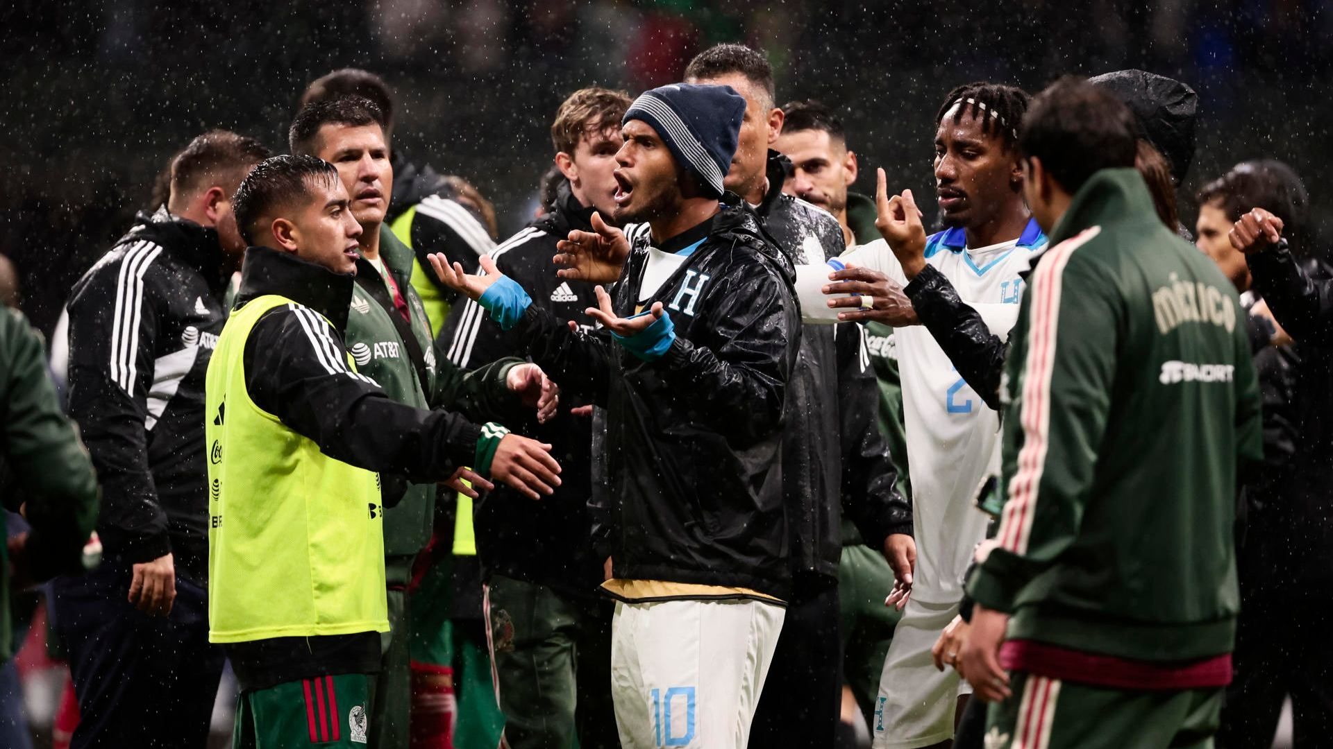 El equipo hondureño no acepta la derrota ante México en la Concacaf Nations League. Foto: AP