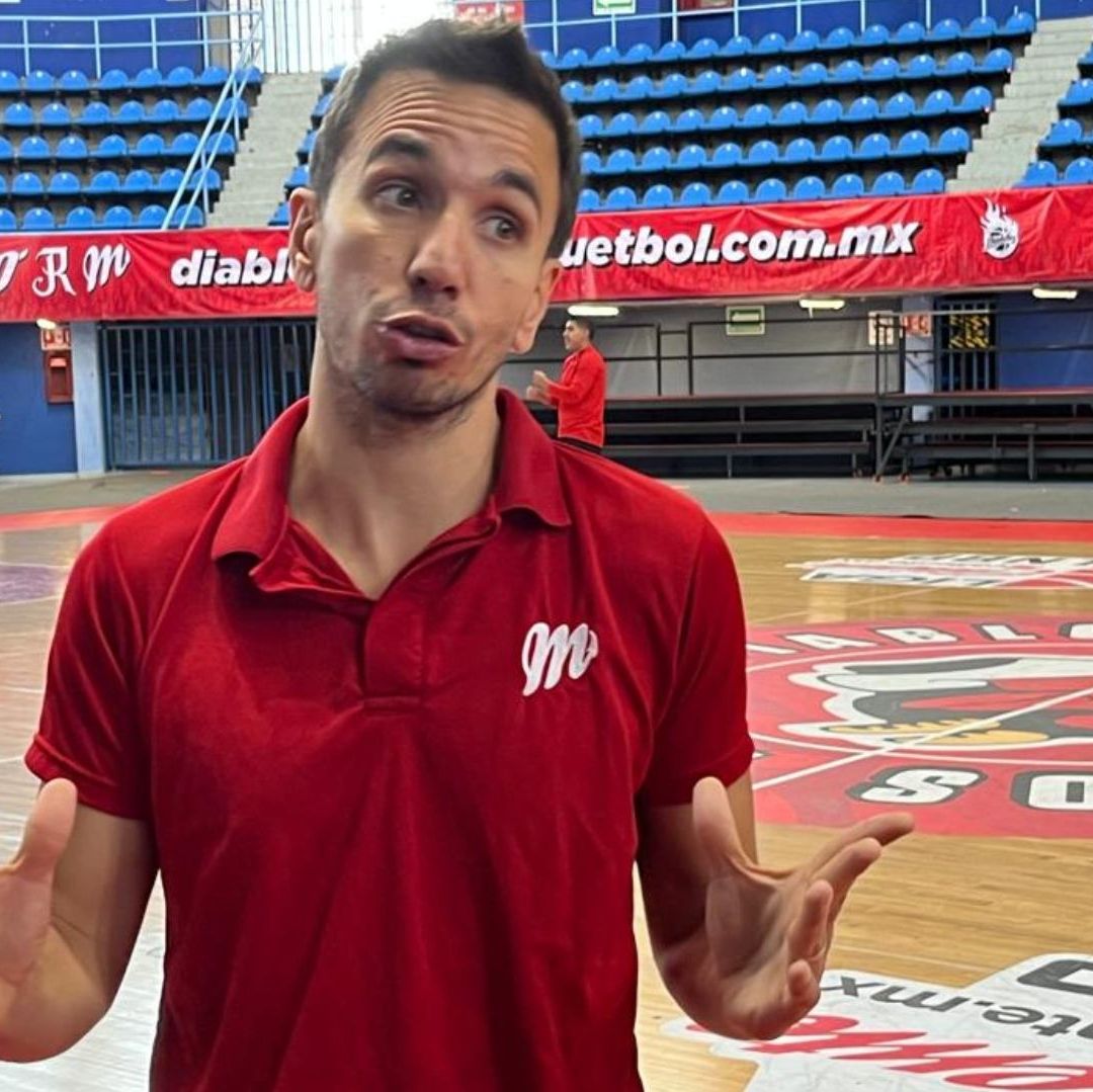 El argentino Casalánguida ha hecho un buen trabajo al frente de los Diablos Rojos de basquetbol. Foto Sergio Meléndez N+