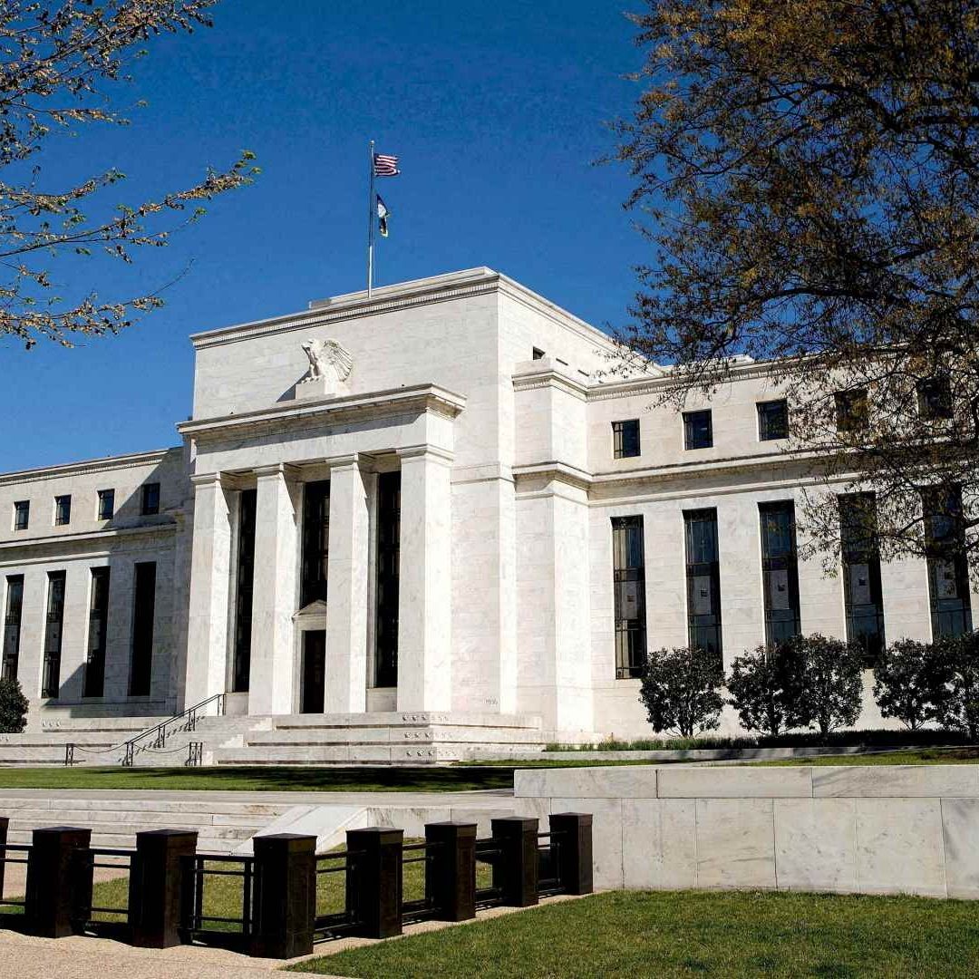Fed Baja Tasas de Interés Medio Punto Porcentual en EUA
