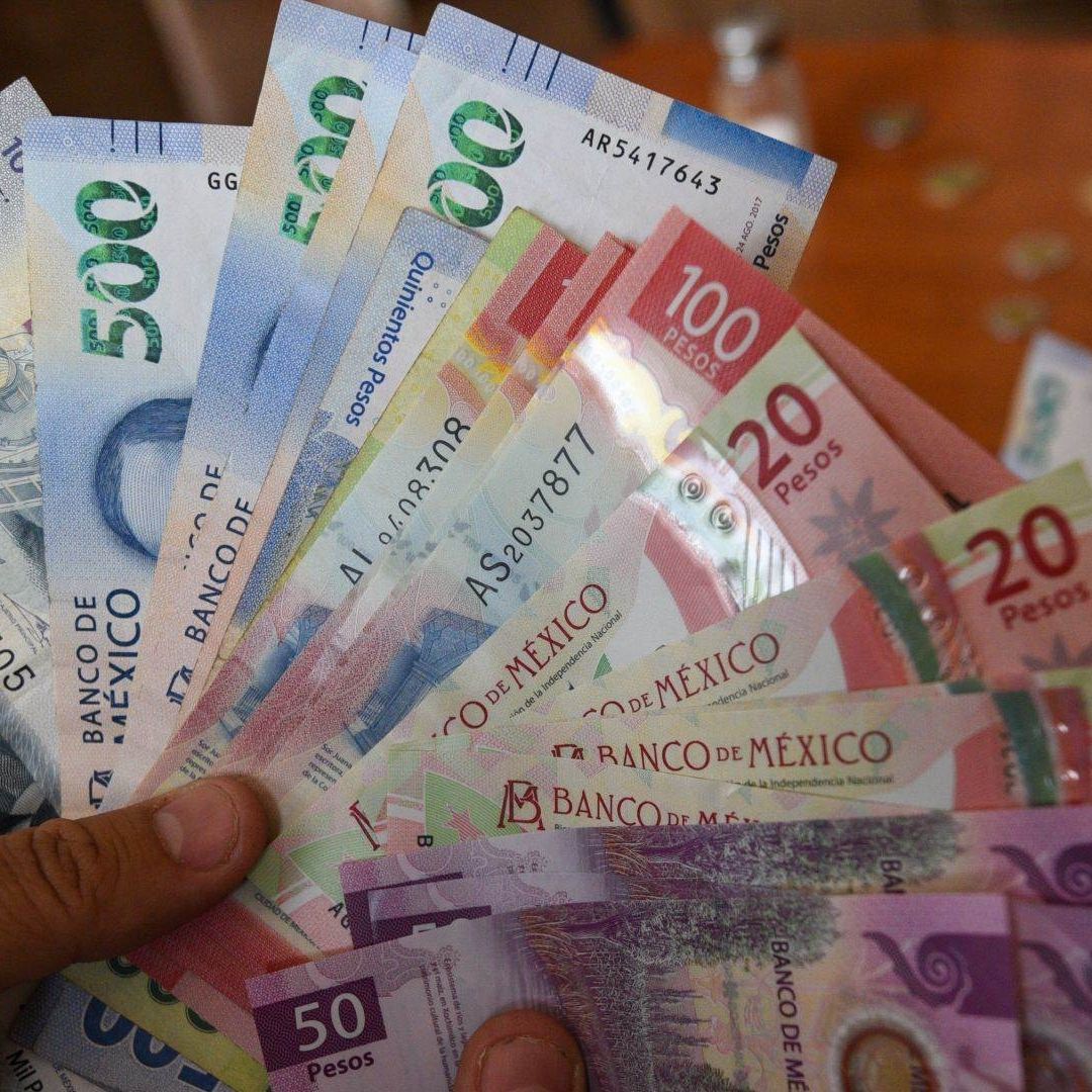 Aspectos de billetes y monedas de diferentes denominaciones del peso mexicano. Foto: Cuartoscuro