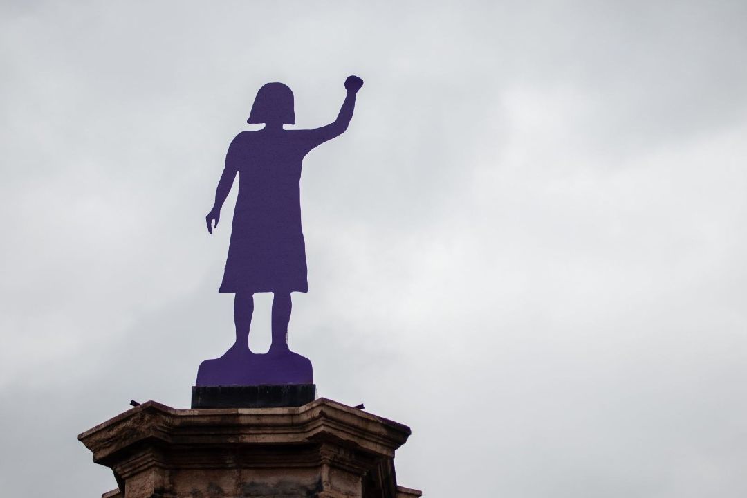 Los colores morado y verde acompañan a las mujeres en distintas marchas por el Día Internacional de la Mujer.