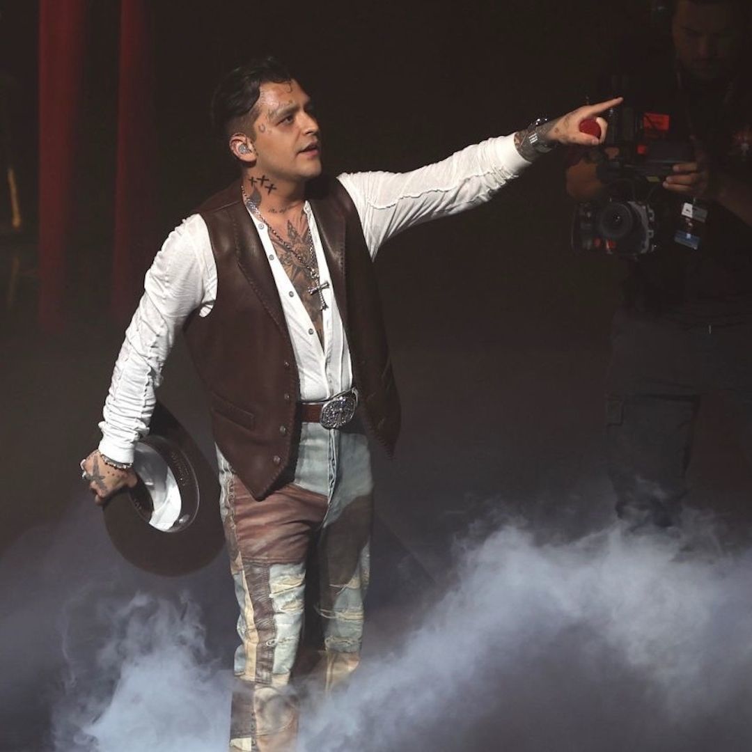 Christian Nodal sigue en reposo tras infección estomacal