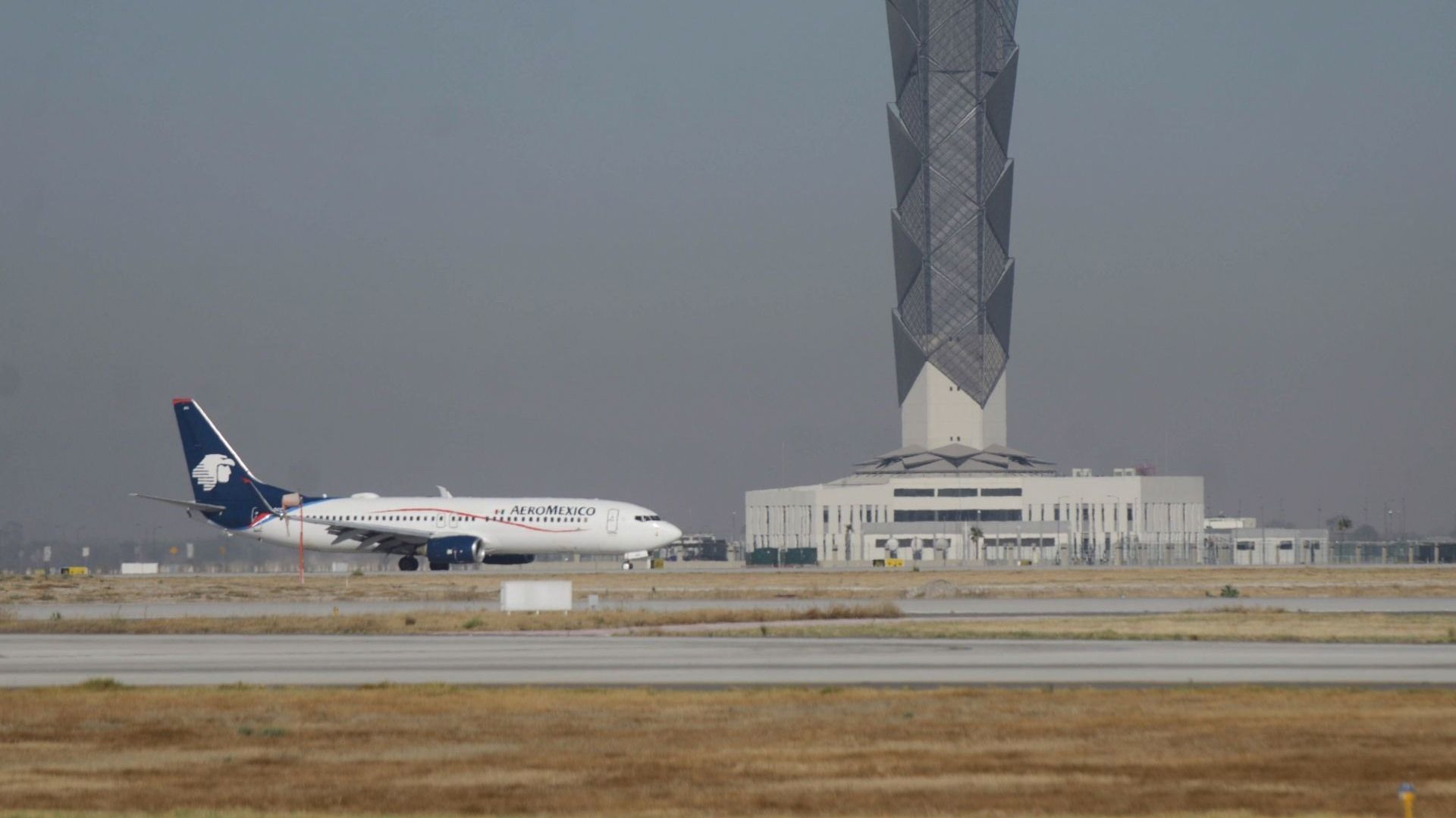 Descartan huelga de pilotos de Aeroméxico
