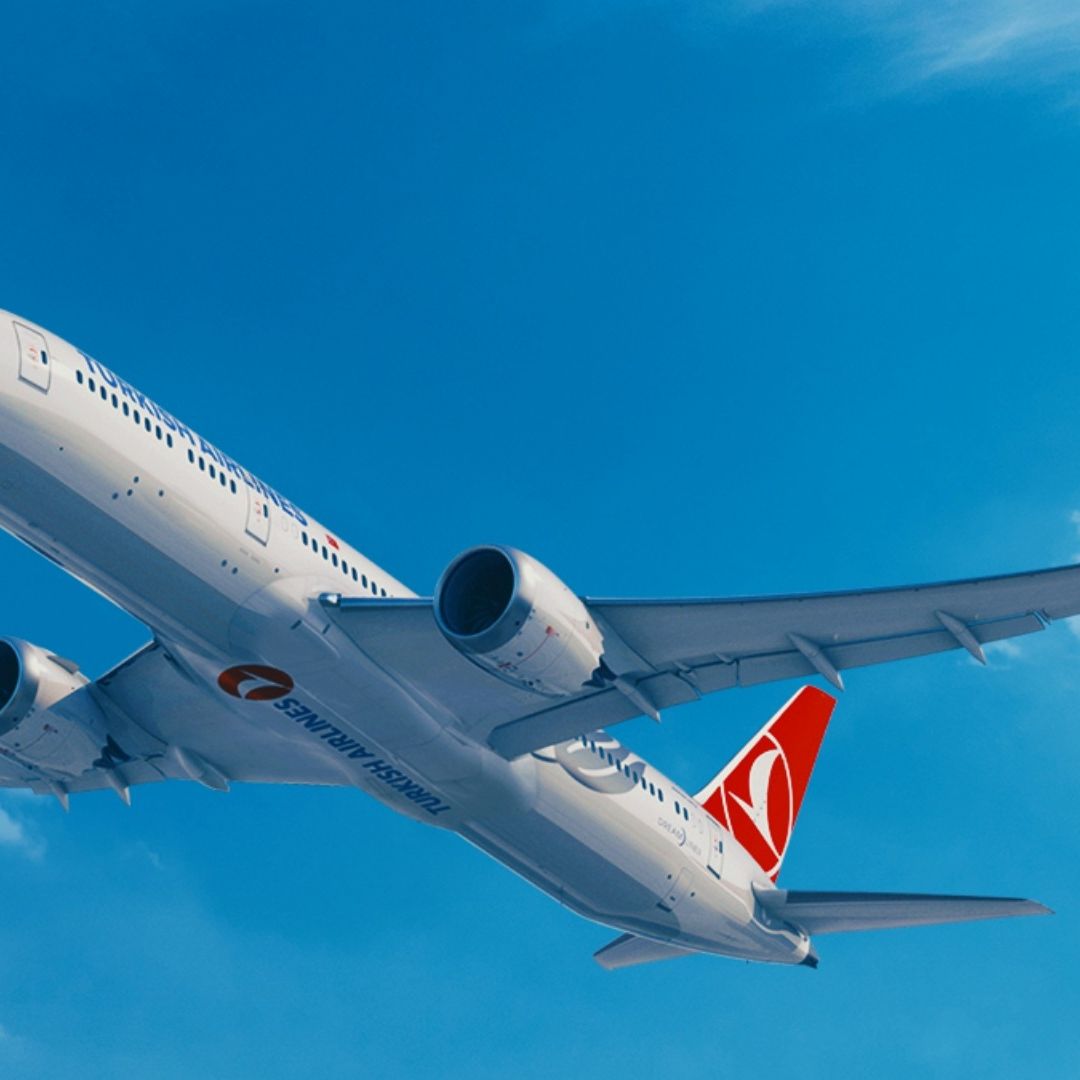 Piloto de Avión se Desploma Durante Vuelo y Muere; Realizan Aterrizaje de Emergencia