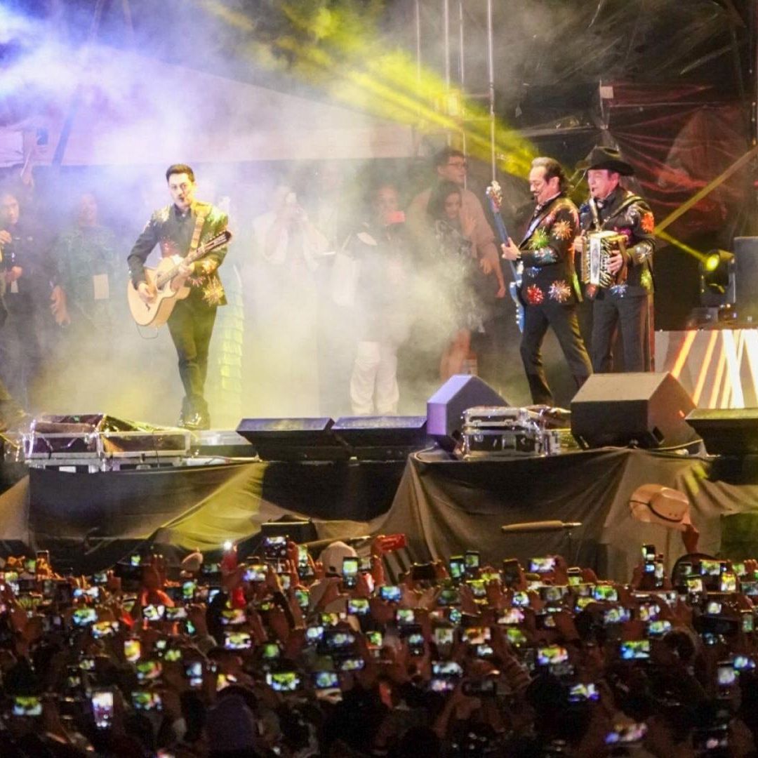 Los Tigres del Norte en concierto en el Zócalo de la Ciudad de México