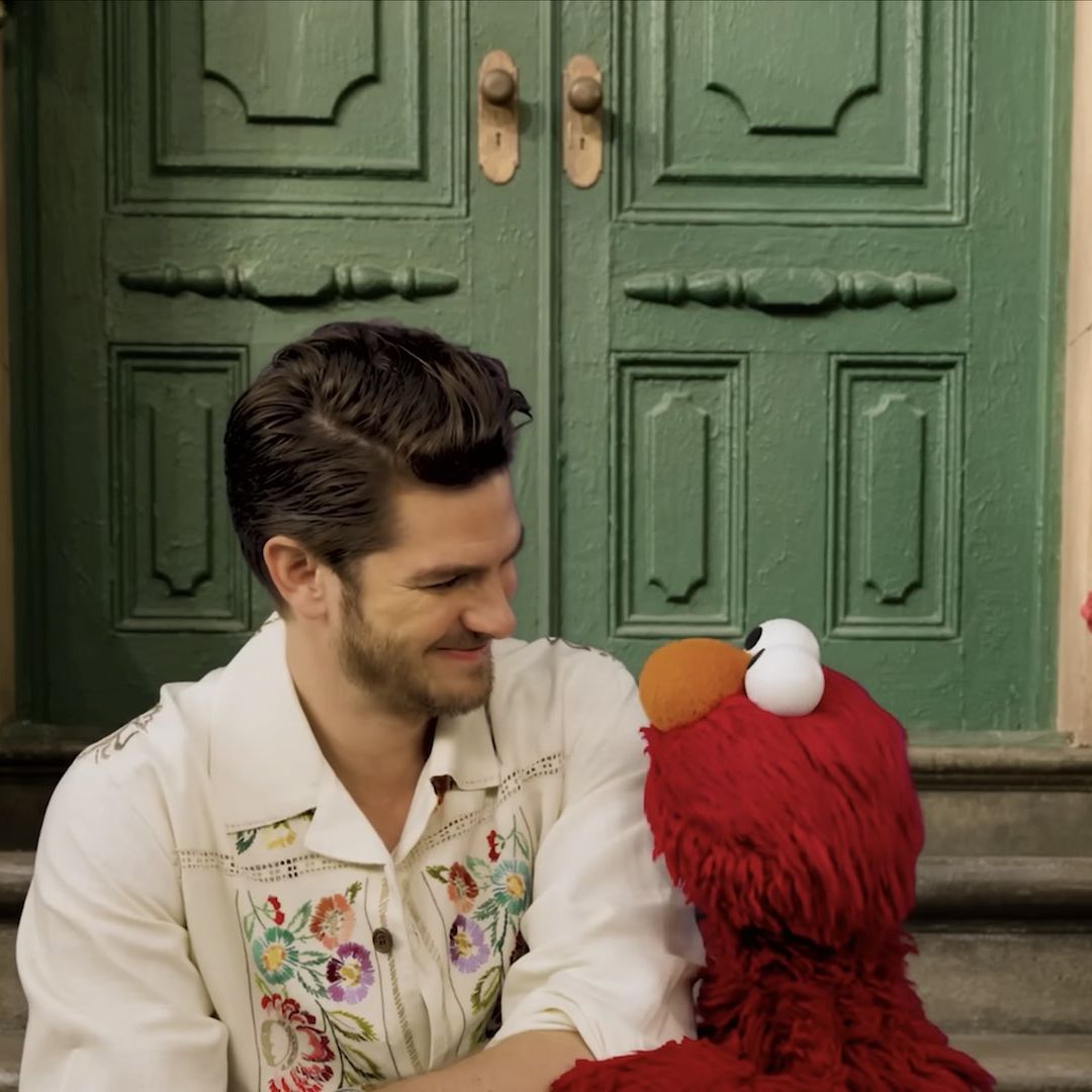 Andrew Garfield con Elmo