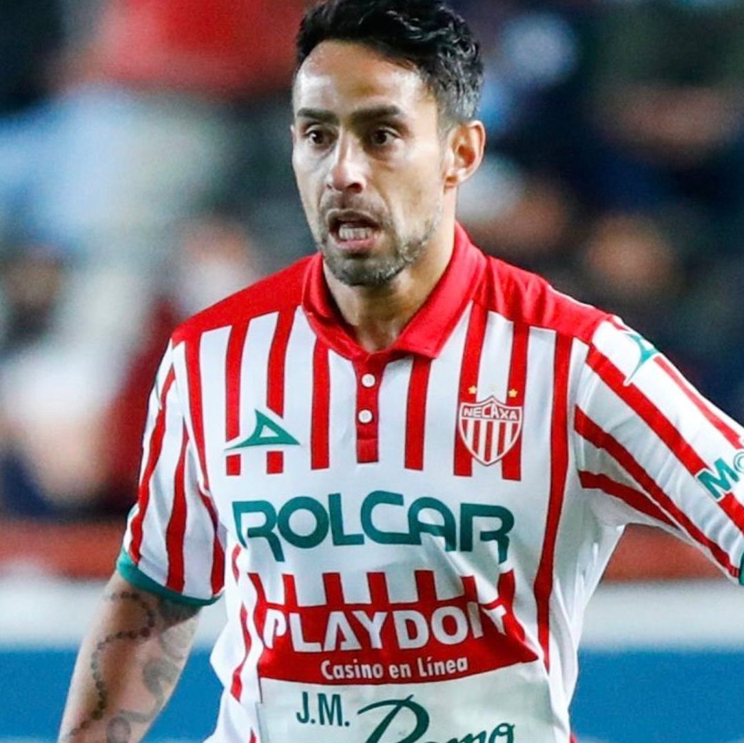 Valdivia solo jugó cuatro partidos con Necaxa en 2022. Foto @DraftFutMX