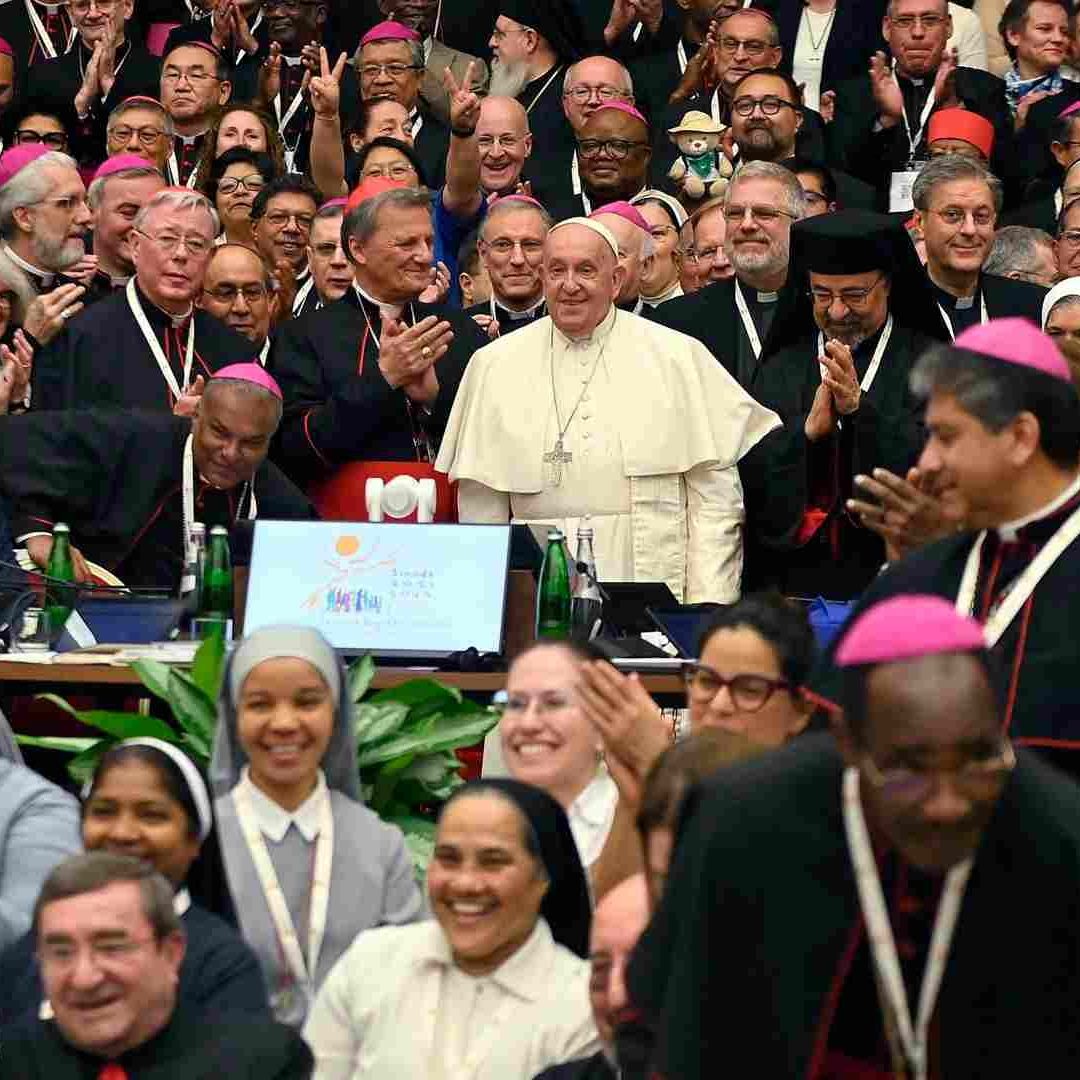 Iglesia deja abierto el tema de dar más responsabilidad a las mujeres.