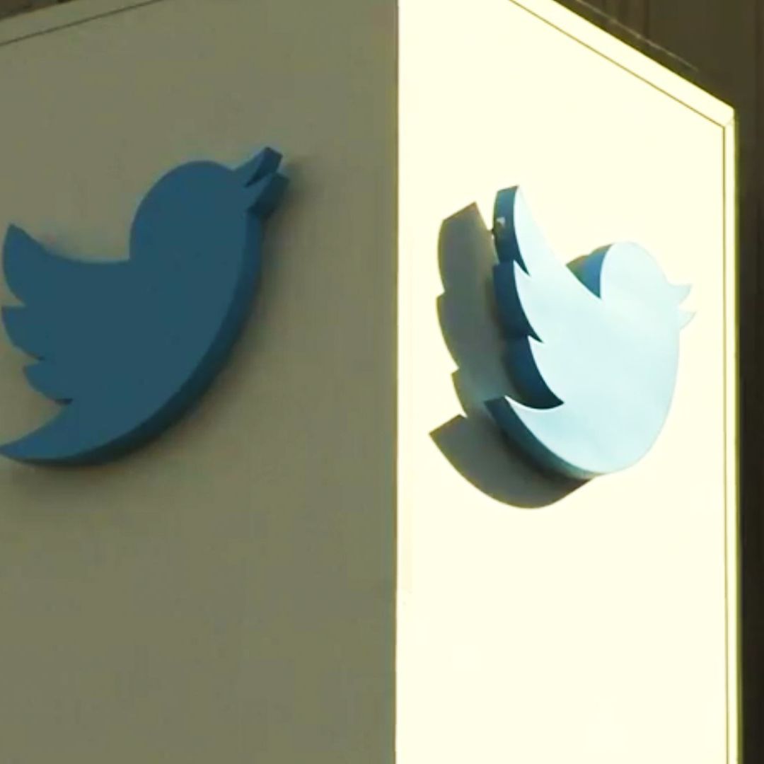 Logo de Twitter en un edificio