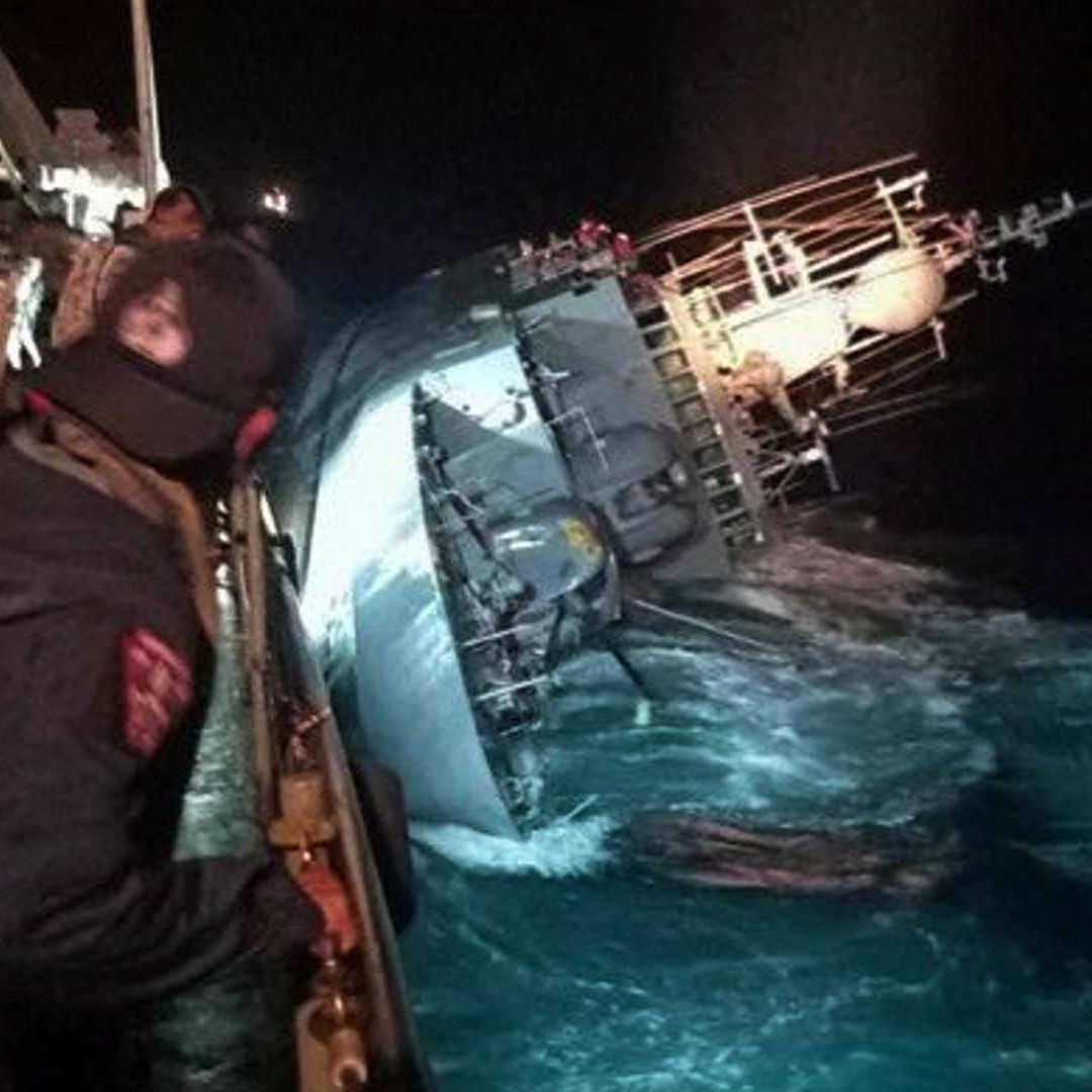 Naufraga buque de Marina tailandesa y se reportan 33 desaparecidos