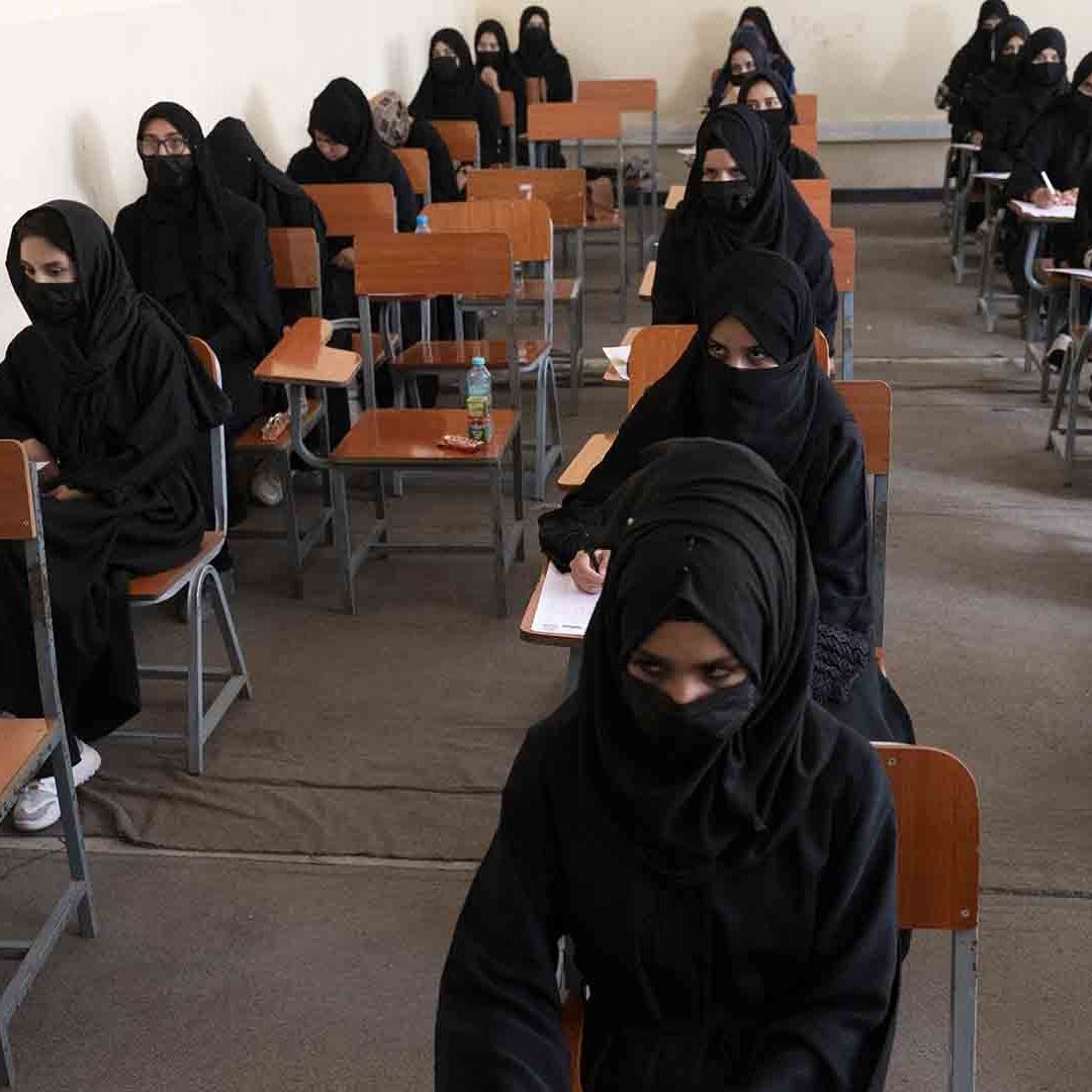 Esta nueva practica se suma a otras que restringen los derechos de las mujeres en aquel país
