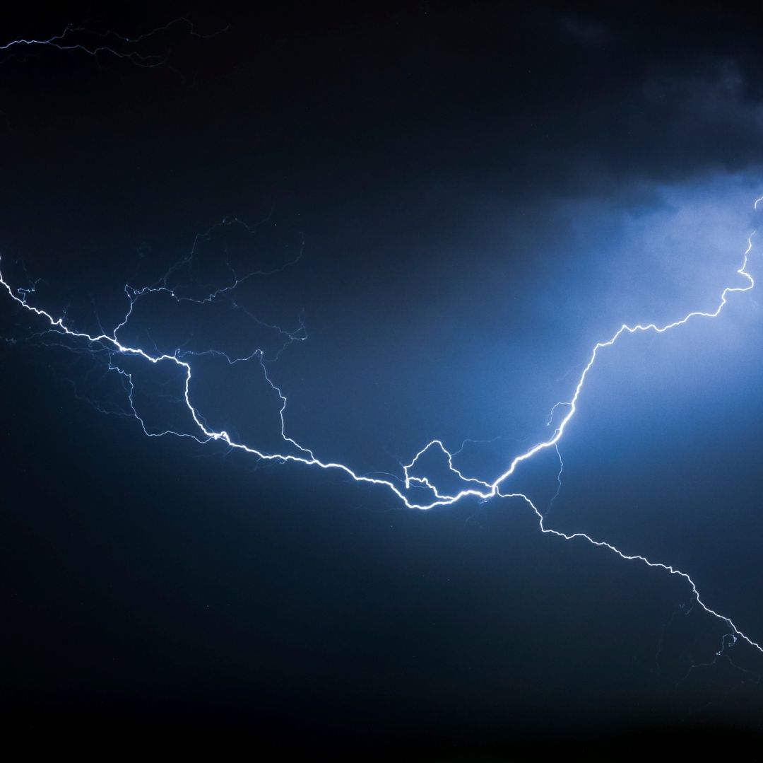 La tormenta eléctrica resultó fatal para el partido disputado en una cancha de Perú. Foto AP