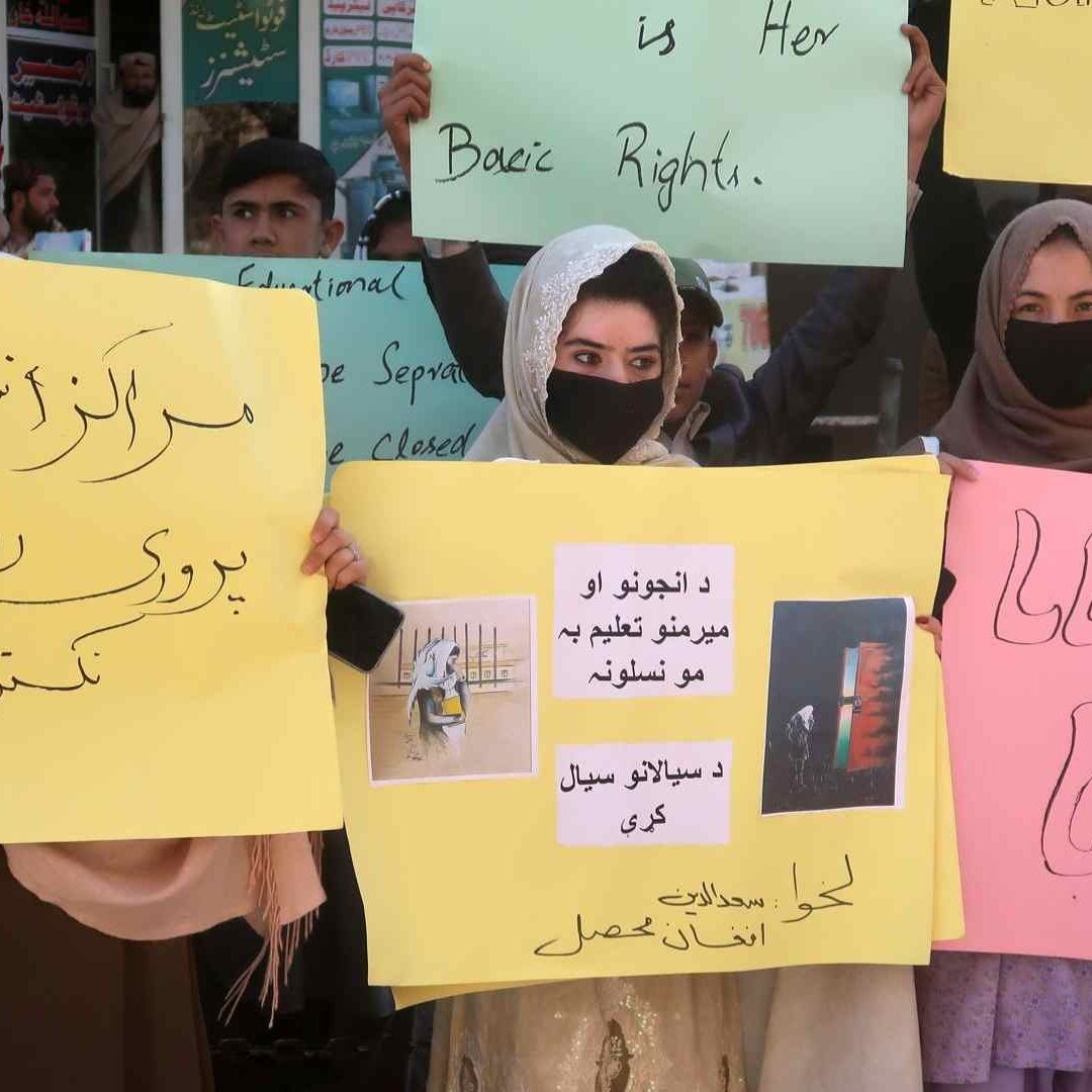 Talibanes Prohíben a las Mujeres Trabajar en Alguna ONG