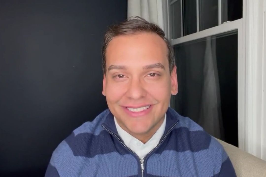 El congresista George Santos admitió que mintió en su formación académica y su experiencia laboral
