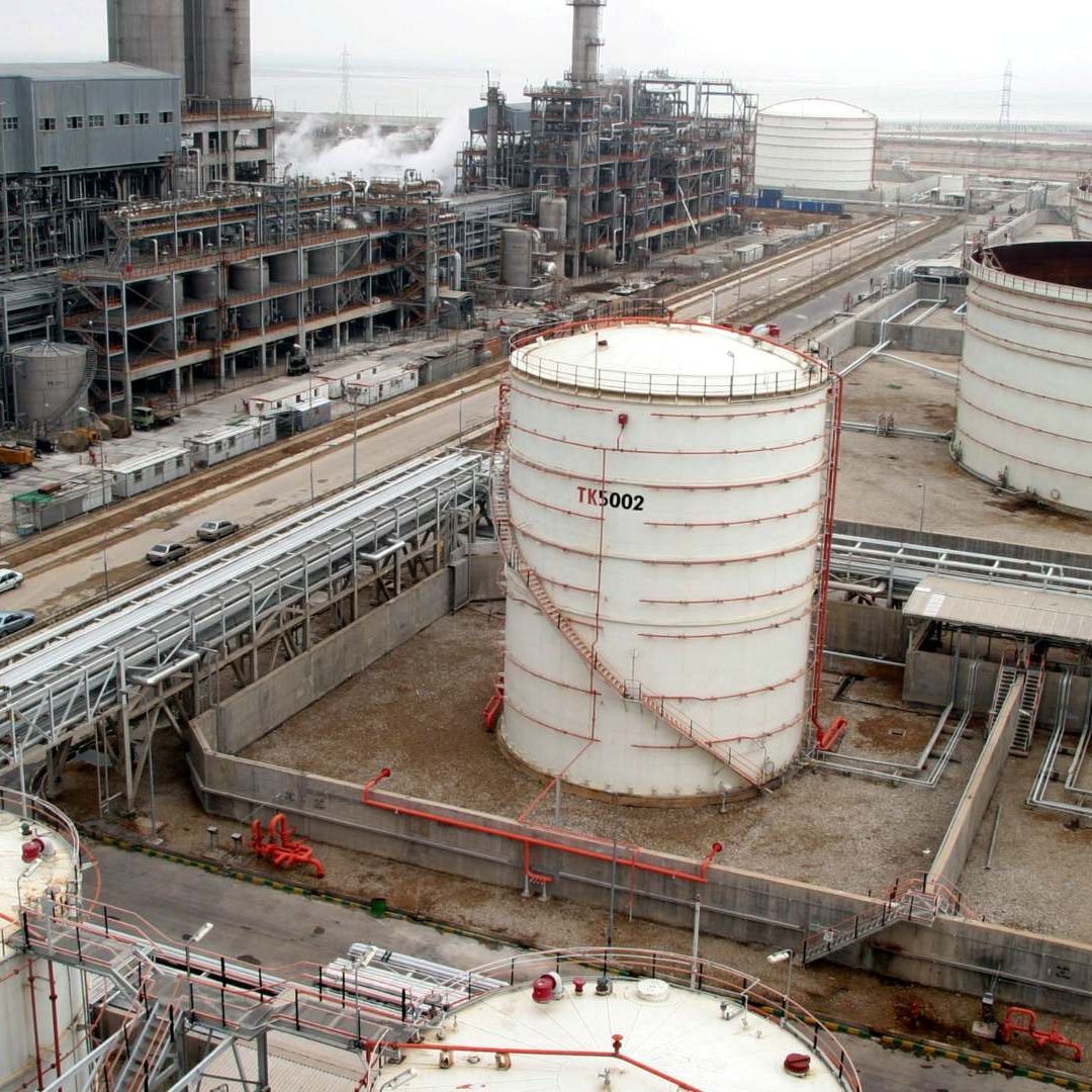 EUA e Israel Atacan Complejo Petroquímico y Zona Cercana a Planta Nuclear de Bushehr, en Irán