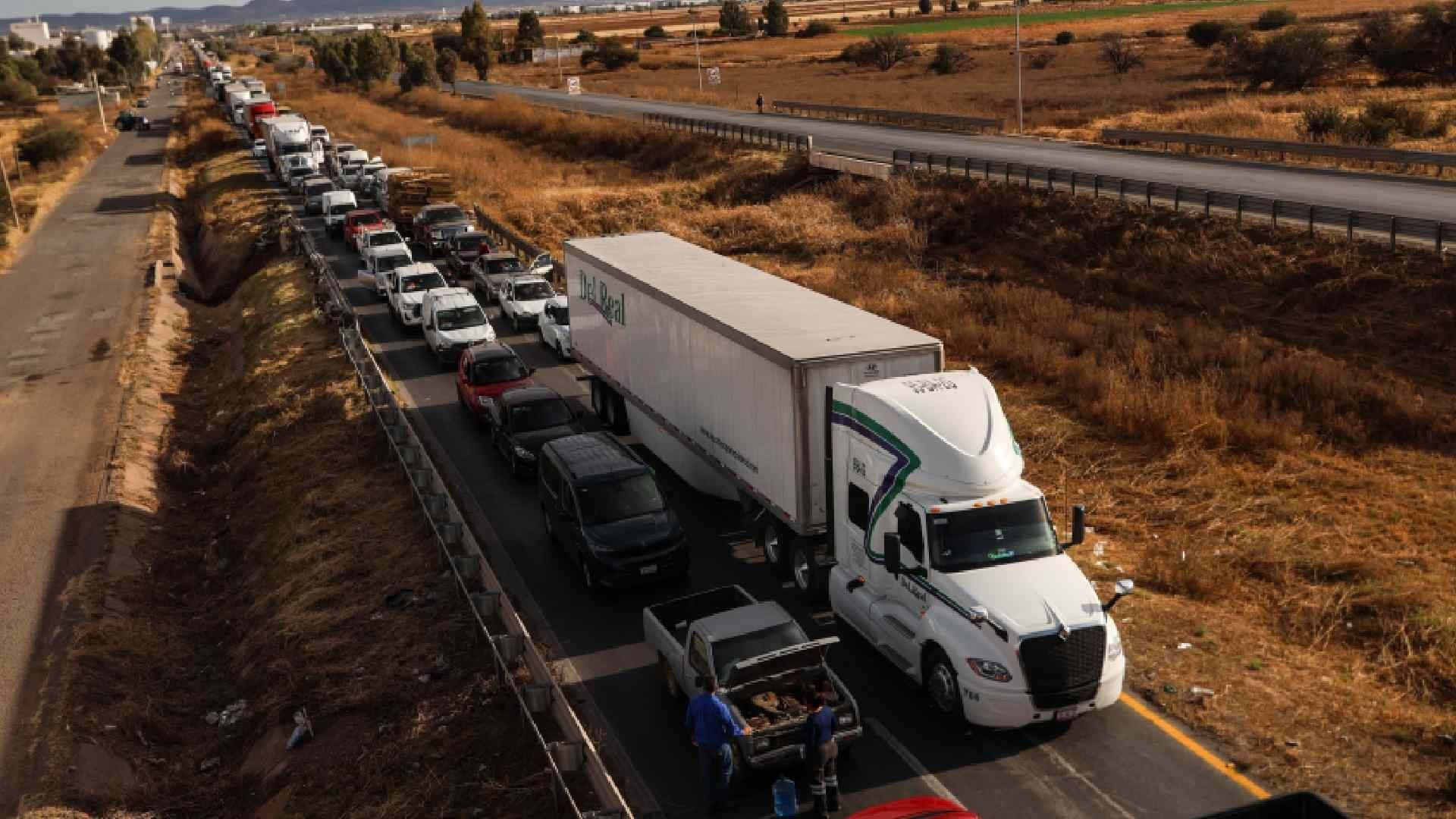 Carreteras bloqueadas hoy. Foto: Cuartoscuro