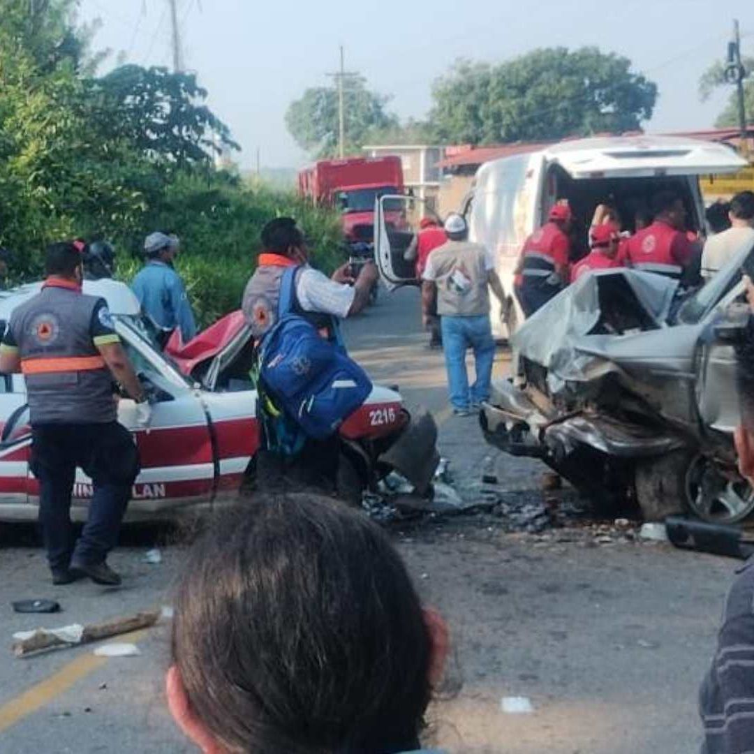 Tres Personas Mueren tras Choque entre Taxi de Minatitlán y Camioneta en el Camino Chinameca Chacalapa Taller Viejo Veracruz