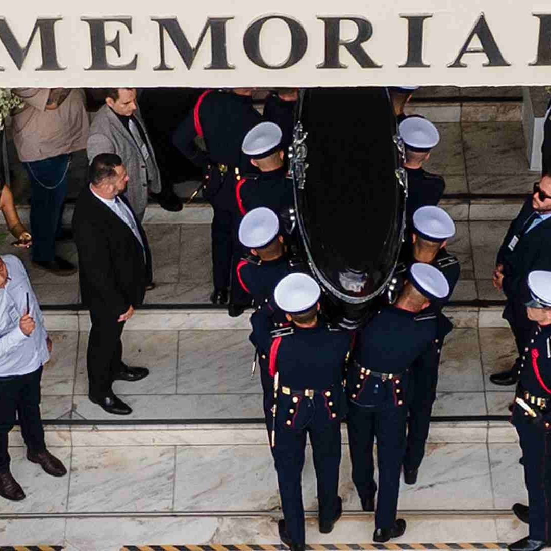 Funeral de Pelé: Ataúd Llega al Cementerio Vertical de Santos para Entierro en Tumba