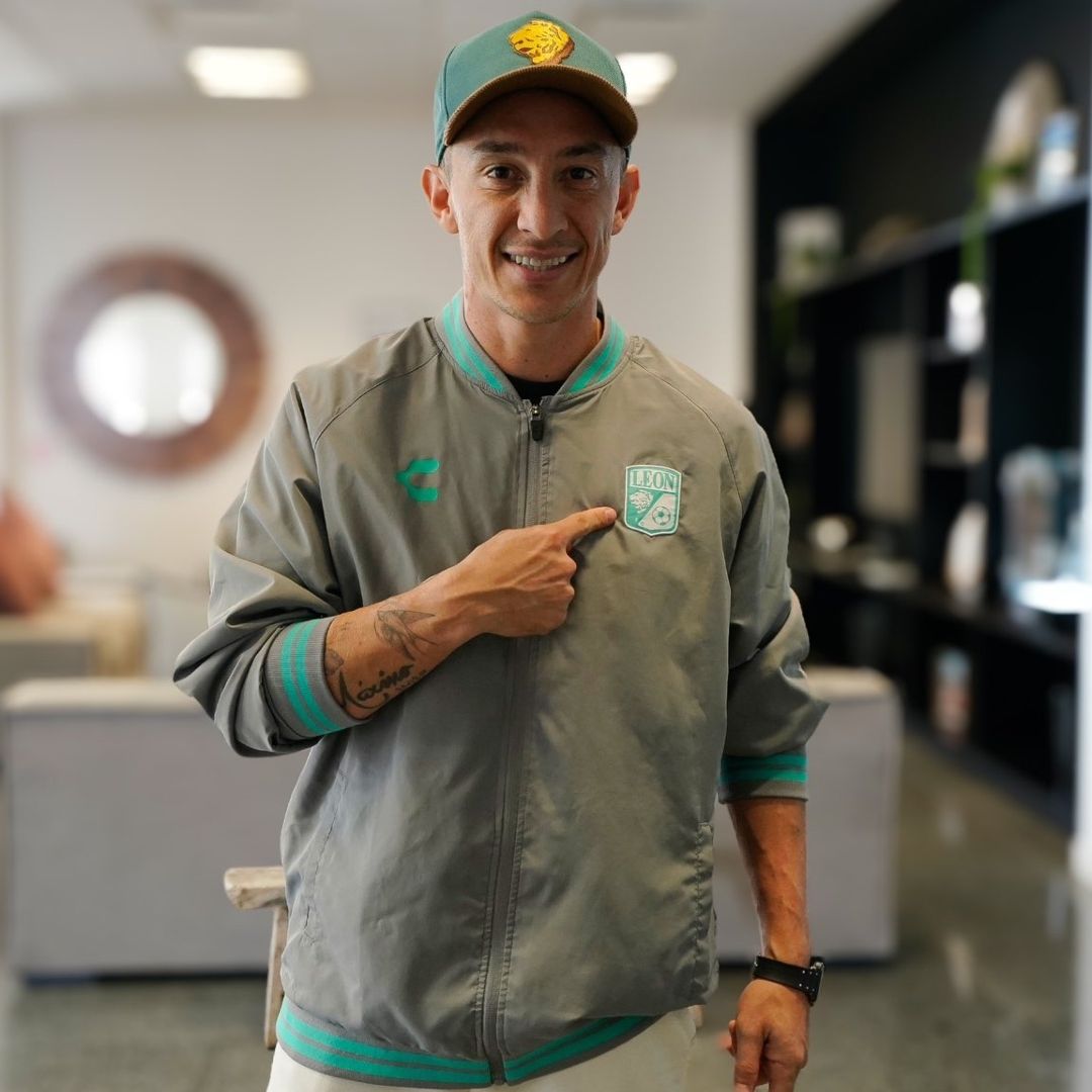 Andrés Guardado ya luce los colores de su nuevo equipo el León. Foto: @clubleonfc
