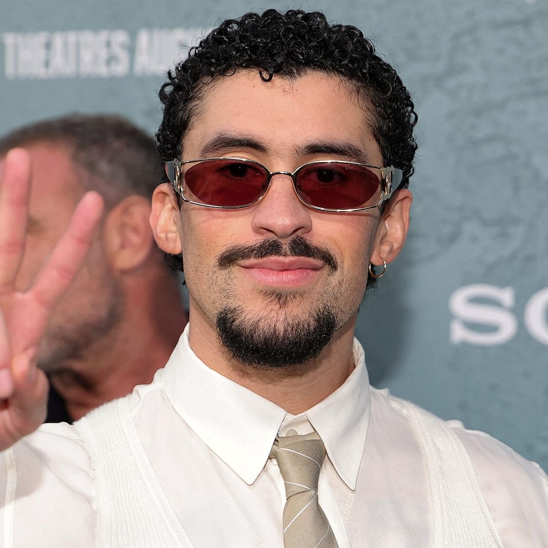 Bad Bunny en el estreno de 'Caught Stealing' de Columbia Pictures.