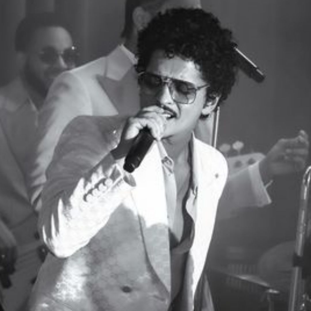 Bruno Mars sorprende vestido de mariachi