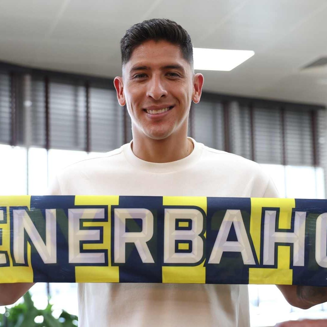 Edson Álvarez llegada al Fenerbahce