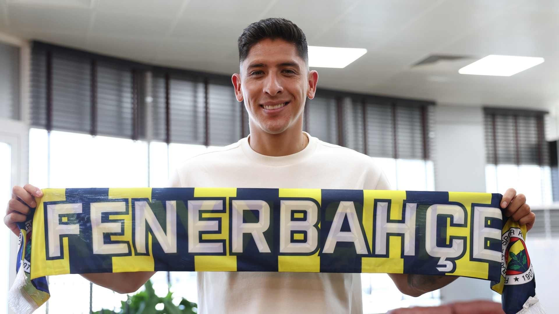 Edson Álvarez llegada al Fenerbahce