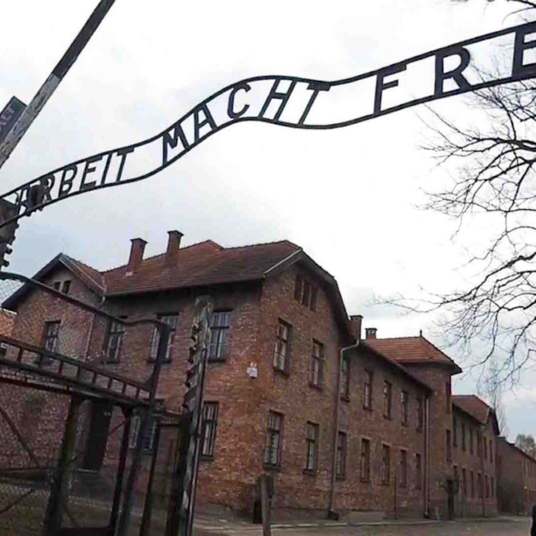 Zelenski rinde homenaje a las víctimas del Holocausto