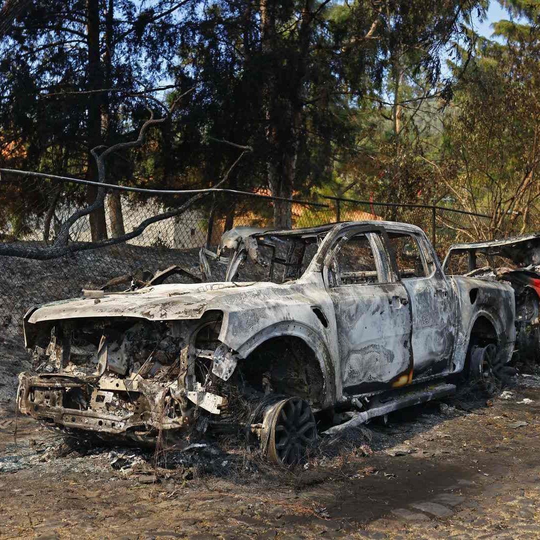 Auto calcinado por violencia tras detención y muerte de ‘El Mencho’ en Tapalpa, Jalisco. Foto: Cuartoscuro