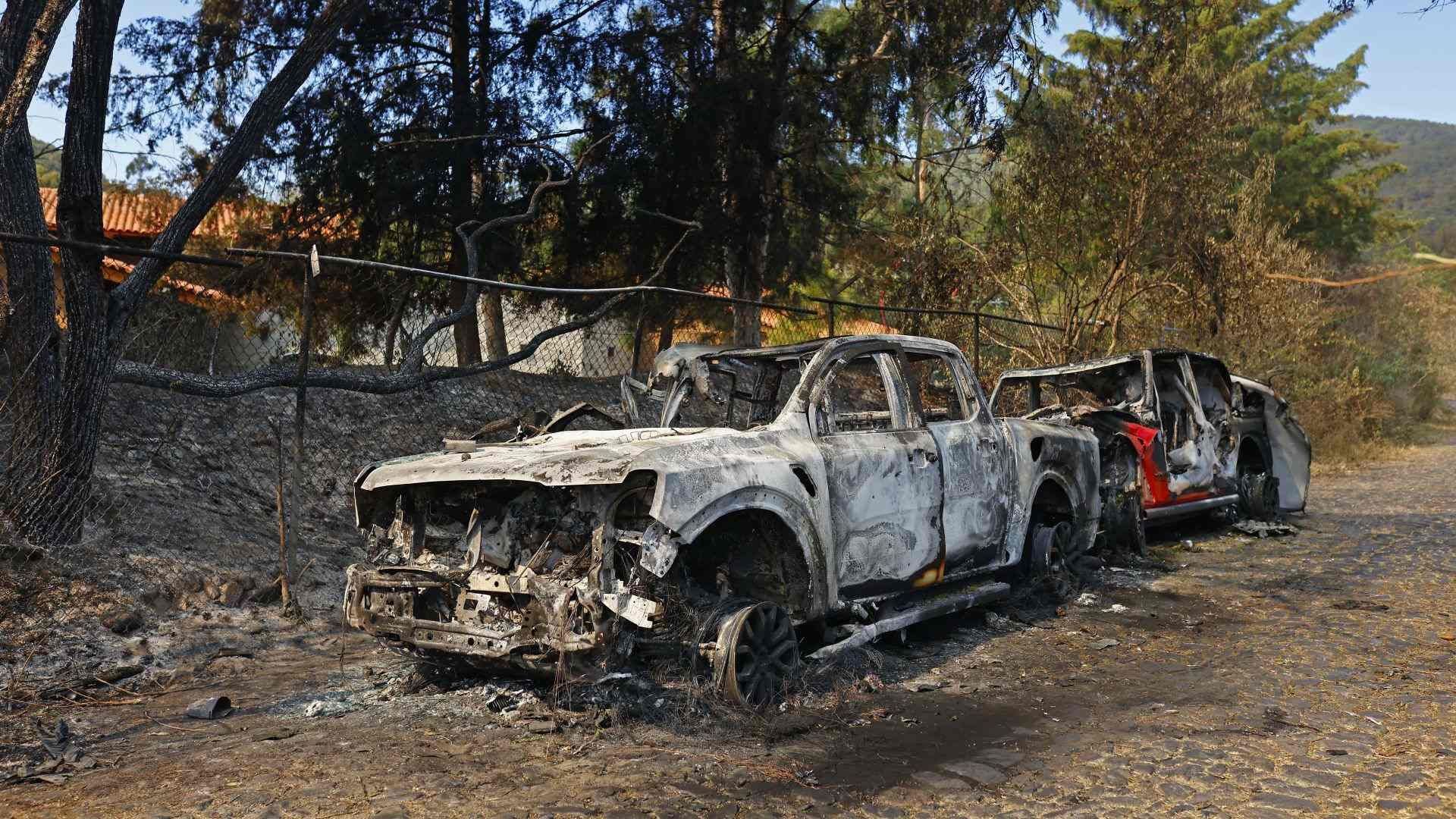 Auto calcinado por violencia tras detención y muerte de ‘El Mencho’ en Tapalpa, Jalisco. Foto: Cuartoscuro