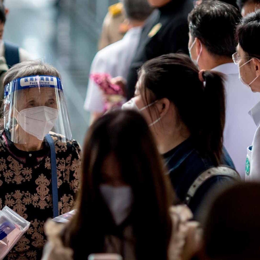 OMS mantiene máximo nivel de alerta de pandemia de covid