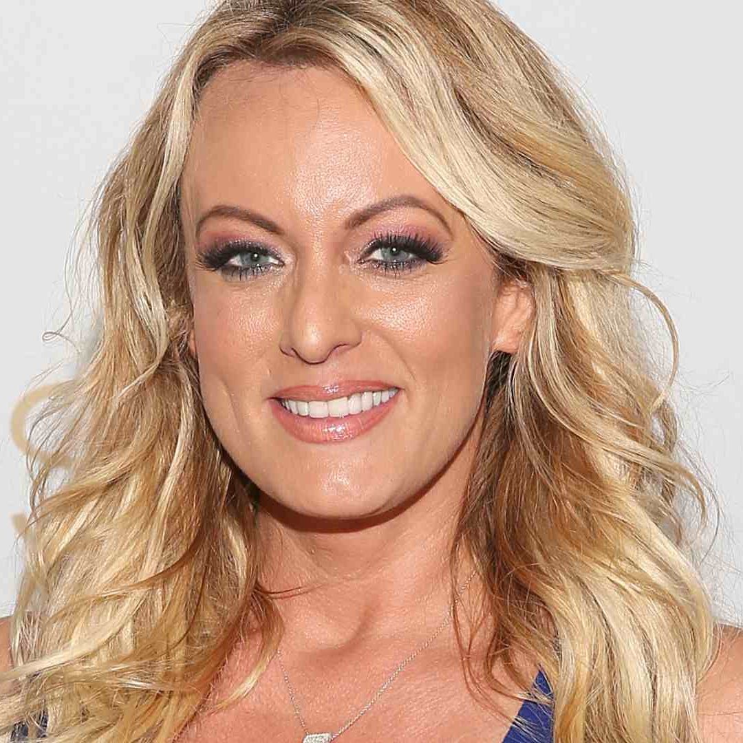 La actriz de cine para adultos, Stormy Daniels, recibió dinero de Trump para no revelar que tuvieron una relación