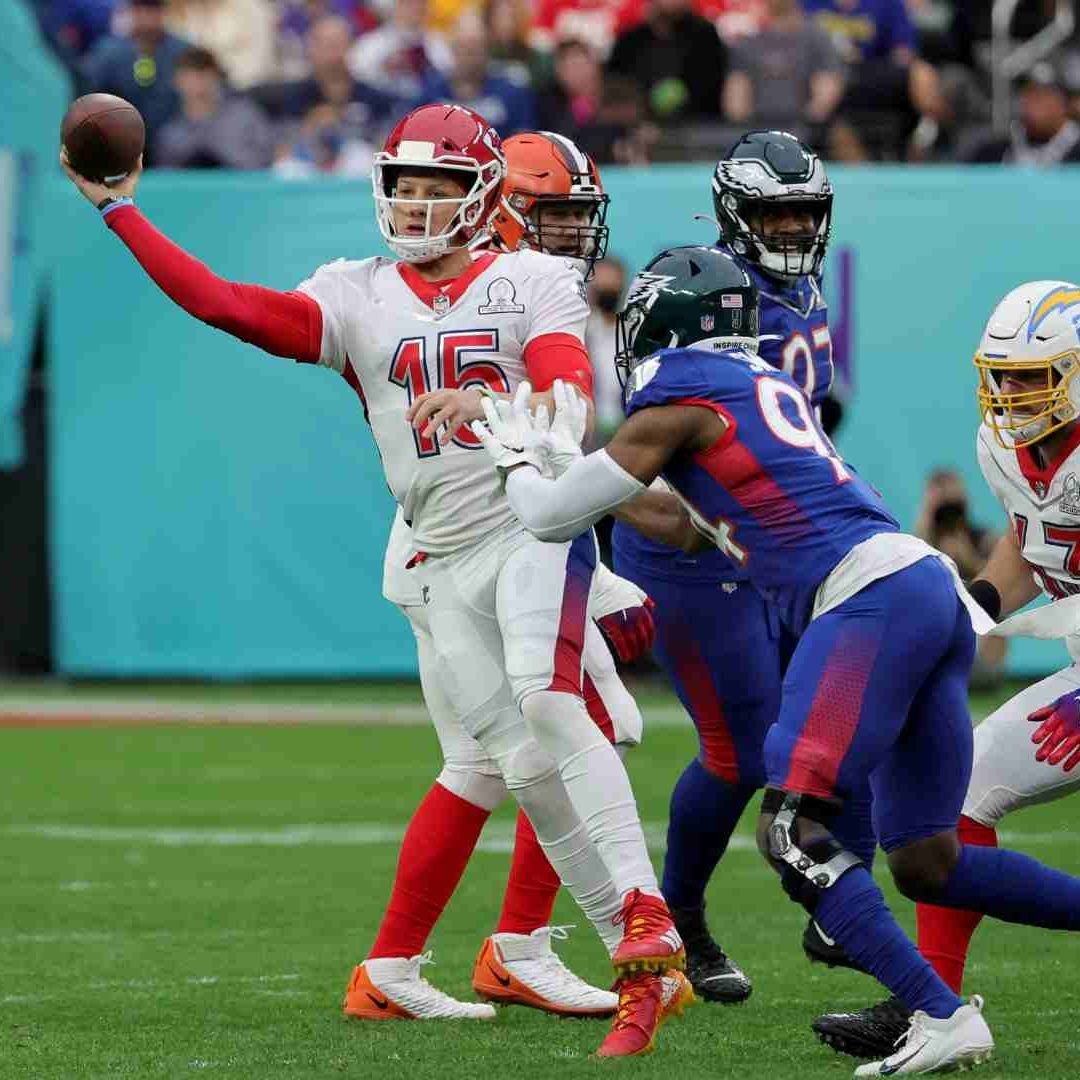 Patrick Mahomes de Kansas City bajo la presión de los Eagles de Filadelfia, 2022