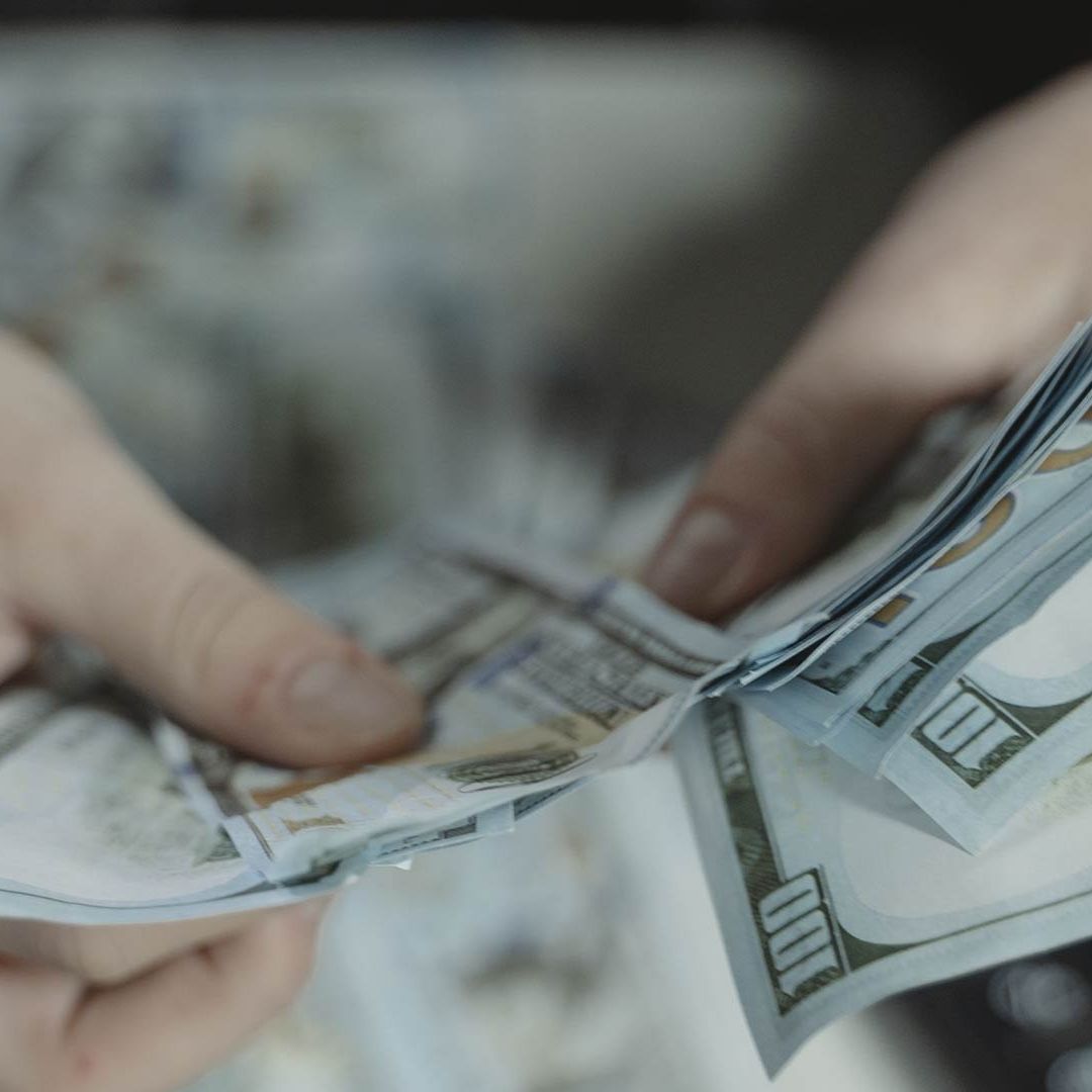 Banco de México informó que la economía mexicana recibió un récord de 58 mil 497 millones de dólares en remesas en 2022