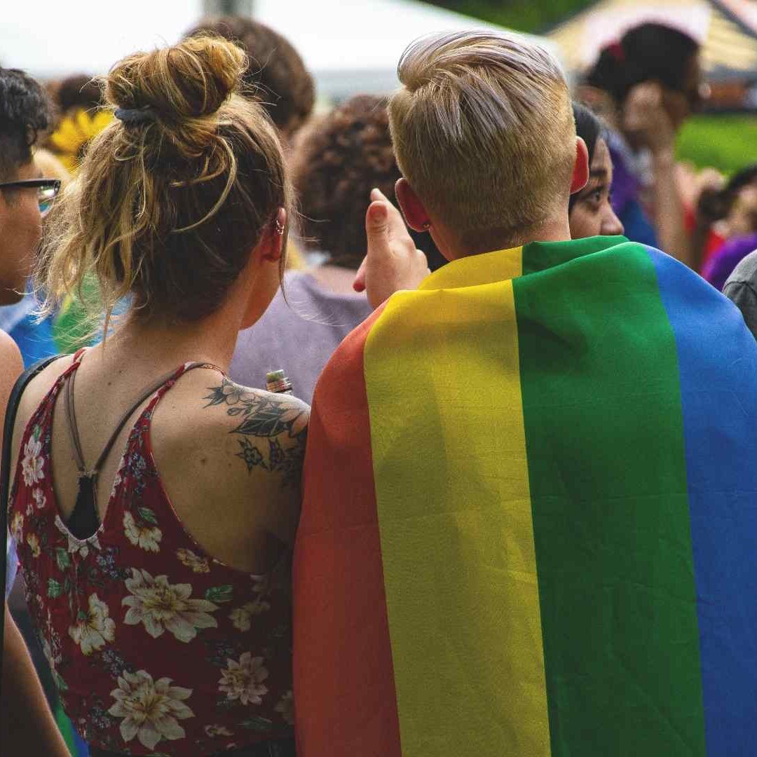 Iglesia Anglicana solo Bendecirá a Parejas LGBTQ+; No Permitirá Matrimonios del Mismo Sexo