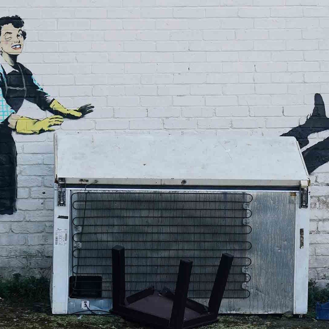 Banksy desvela mural contra violencia de género el Día del Amor y Amistad