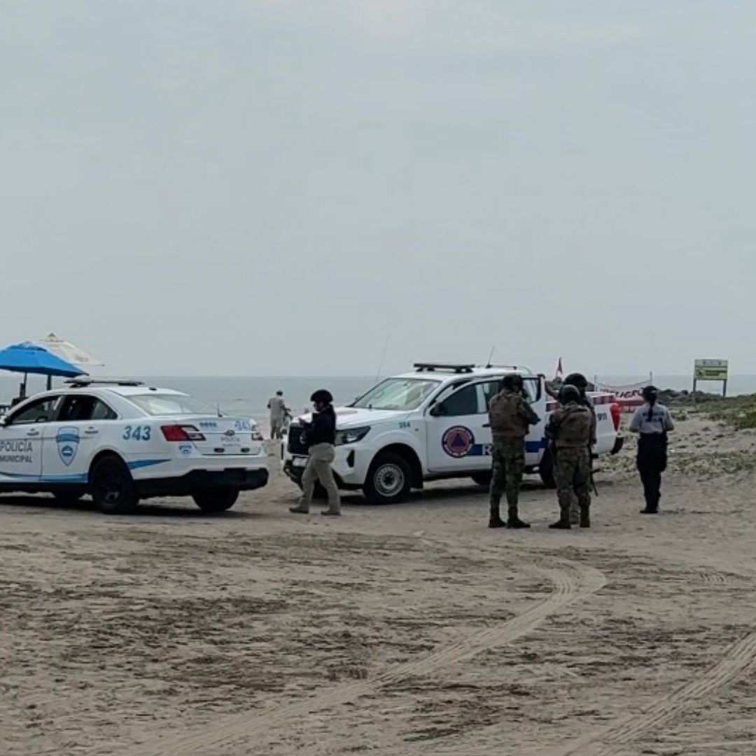 Movilización cuerpos de seguridad y emergencias en Playa Mocambo por menor ahogada.