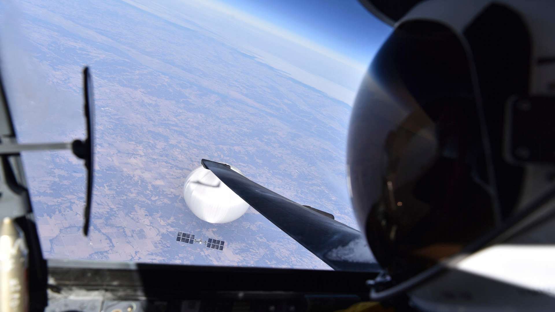 Globo Chino capturado desde un avión caza de EUA