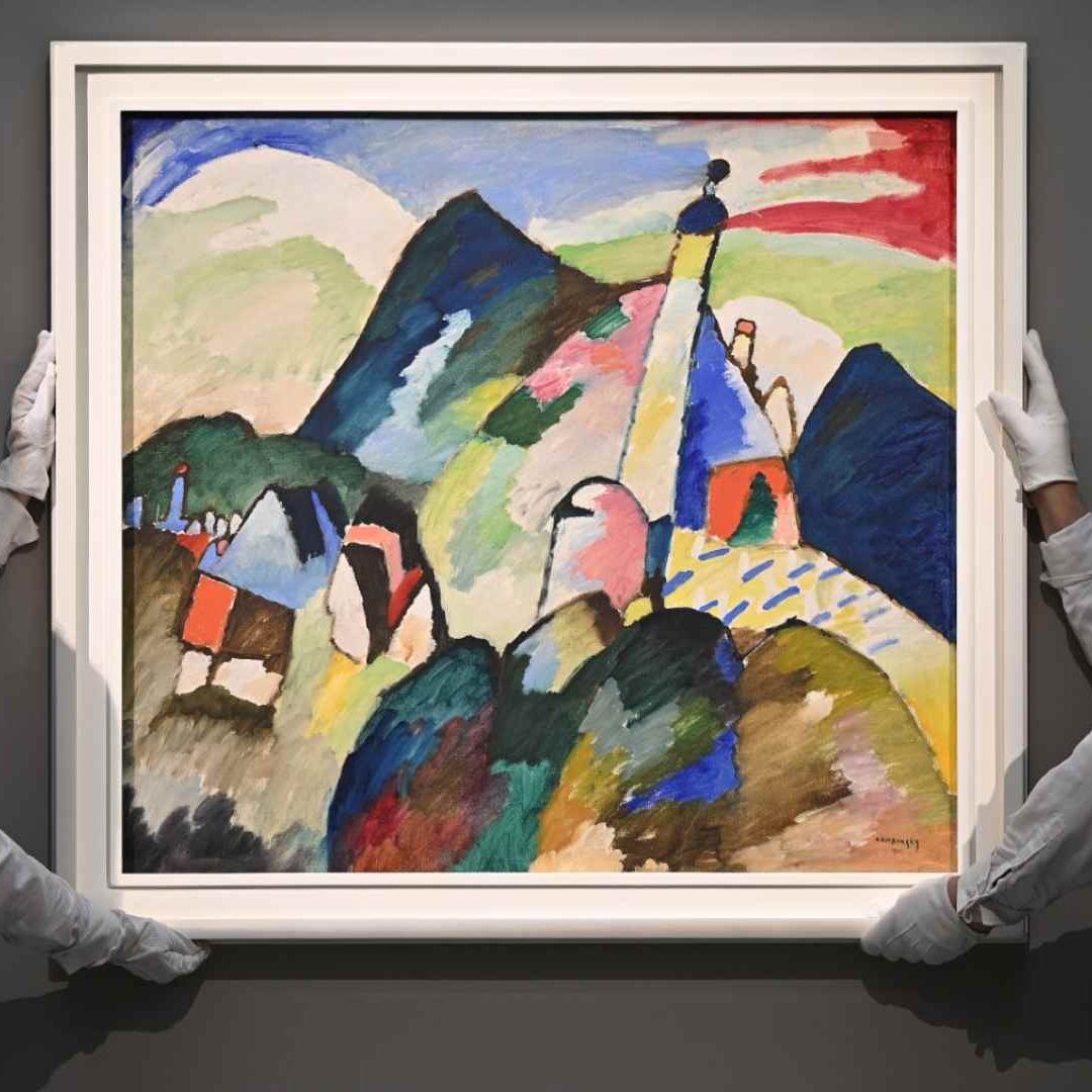 Subastarán obra de Kandinsky 'Murnau Mit Kirche II' en 45 mdd