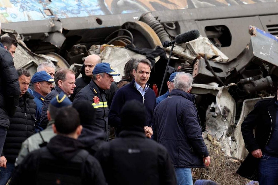 El primer ministro griego Kyriakos Mitsotakis afirmó que el choque de trenes se debió a un trágico error humano