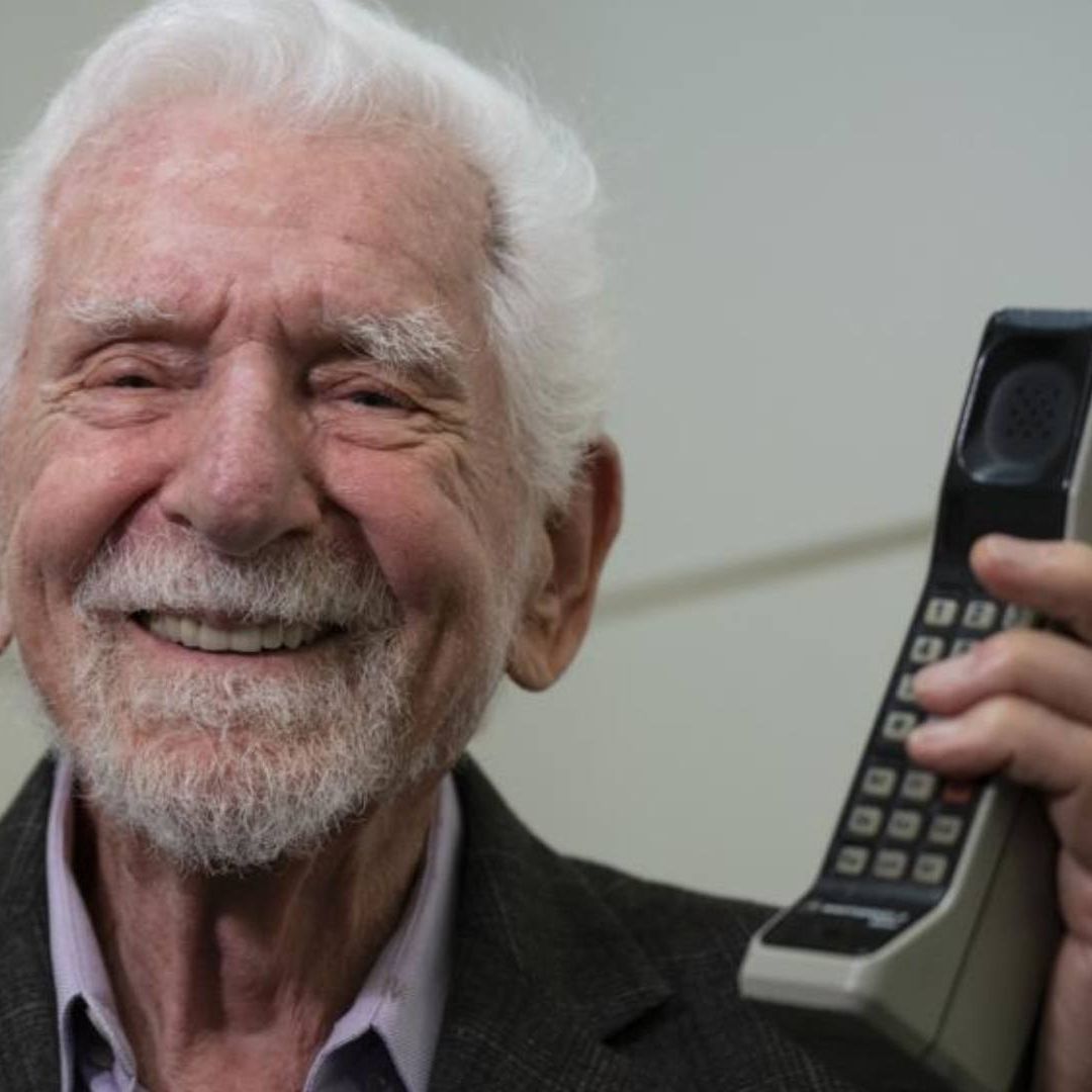 Marty Cooper, inventor del primer teléfono móvil comercial, en el Mobile World Congress 2023
