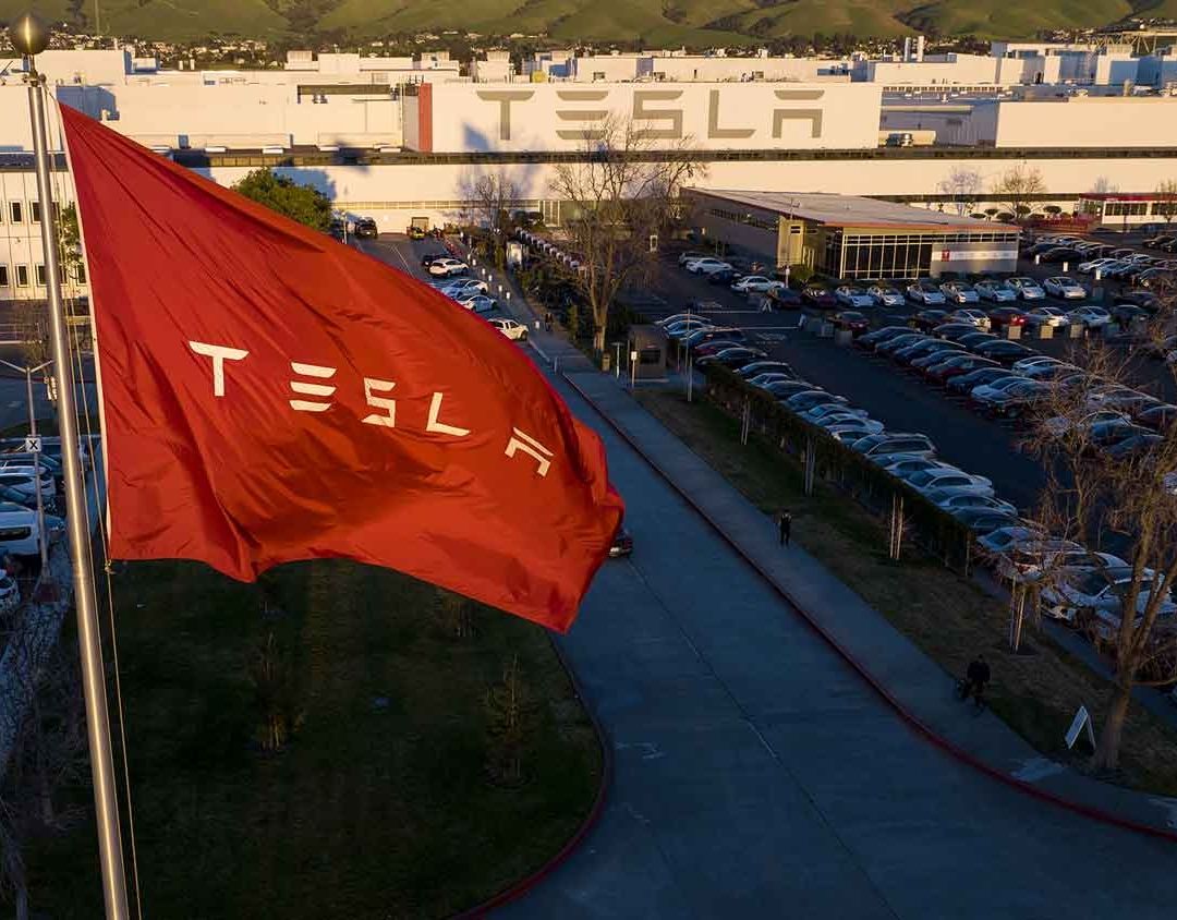 Vista aérea de una fabrica de Tesla en Fremont, California