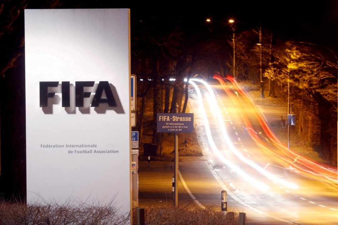 FIFA prevé mejoras en protocolo para lesiones cerebrales