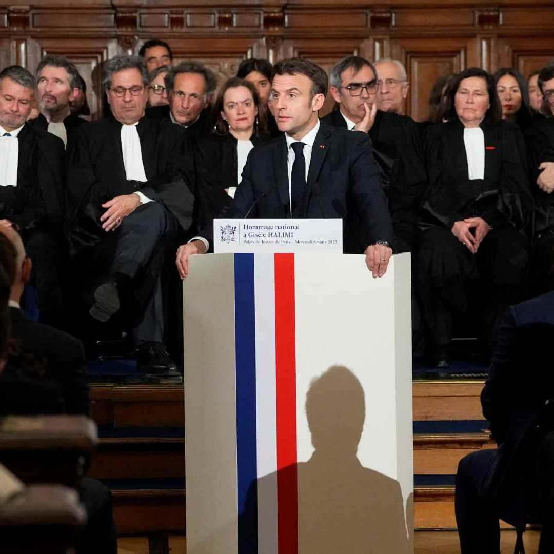 Macron Anuncia Ley para Incluir Aborto en Constitución