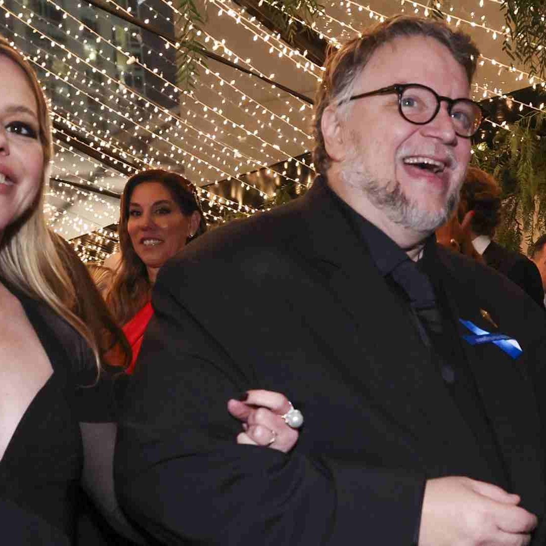 Guillermo del Toro: ¿Qué significa el moño azul que usó en los Oscar 2023?