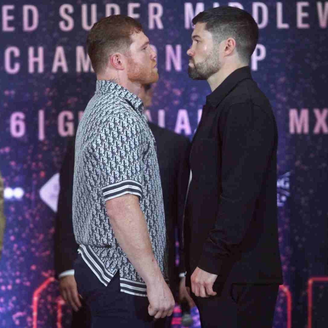 Canelo Álvarez y John Ryder se encaran en la presentación de su pelea en México