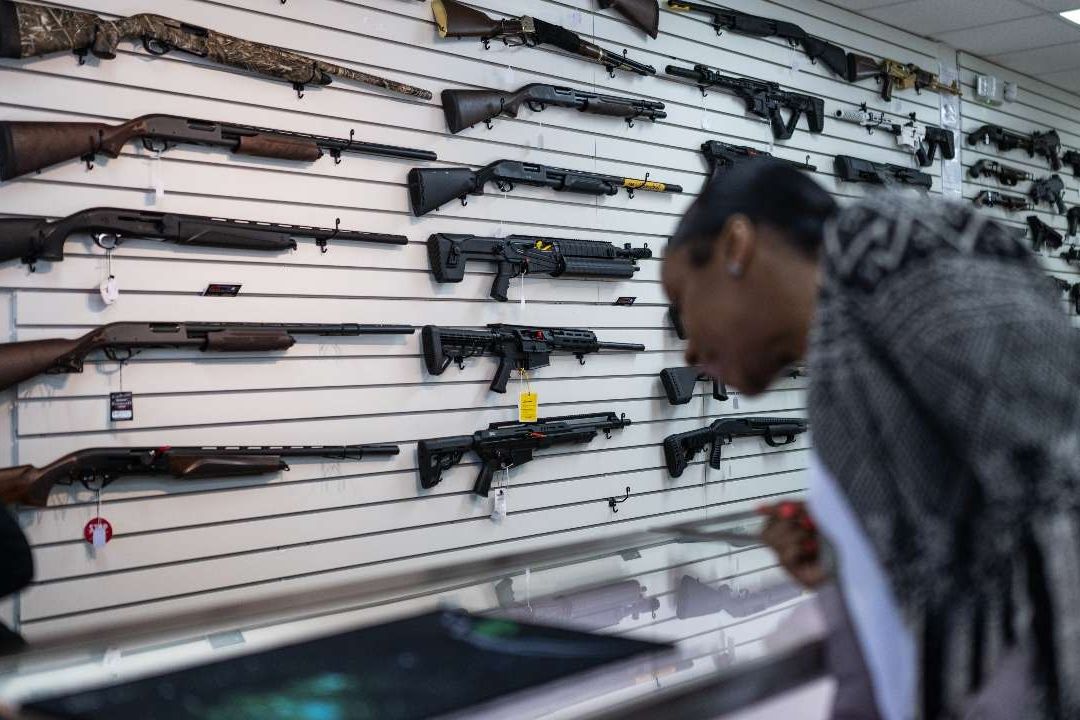 AMLO Celebra Nuevo Decreto de Biden para Controlar la Venta de Armas en Estados Unidos