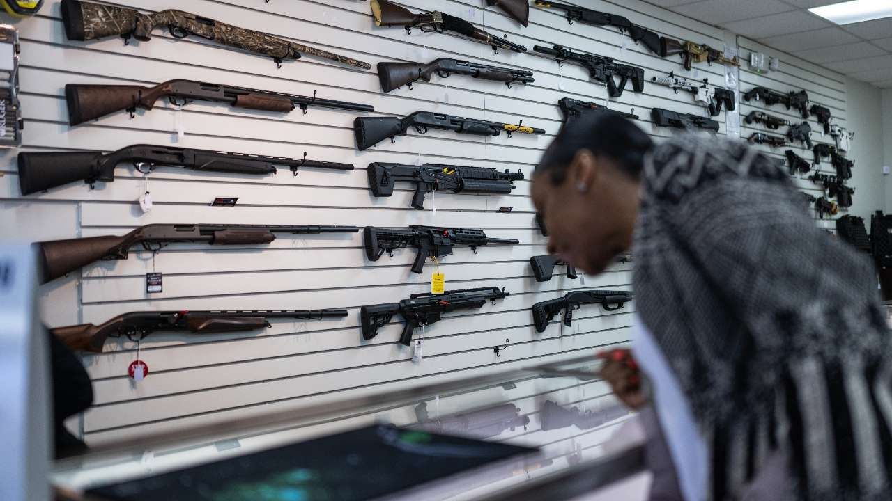 AMLO Celebra Nuevo Decreto de Biden para Controlar la Venta de Armas en Estados Unidos